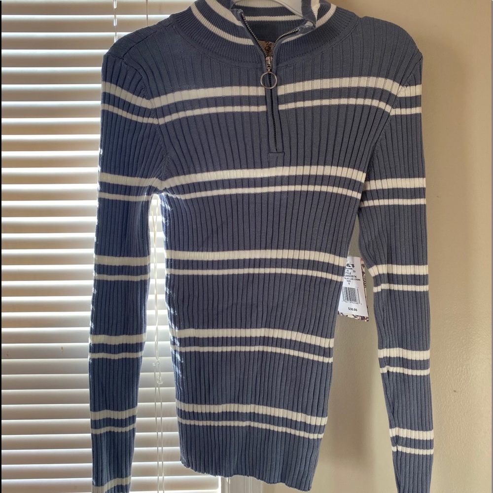 Long sleeved sweater